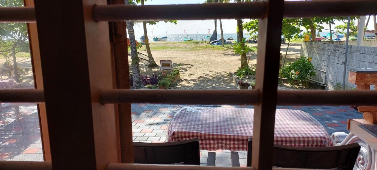 Marari Anna Beach Villa Марарикулам Экстерьер фото
